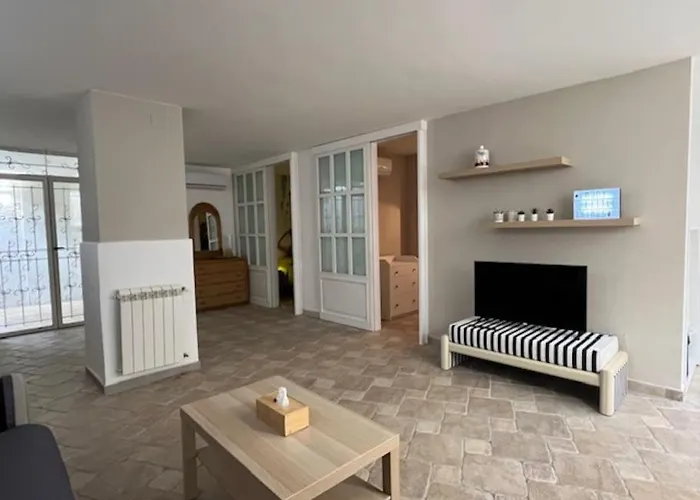 Full Semi-Garden Apartment In Villa At Mondello